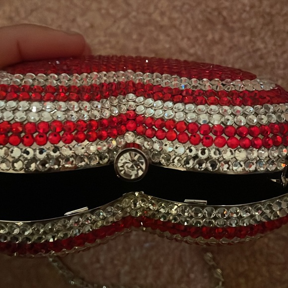 Crystal heart purse with long shoulder chain - Picture 7 of 11